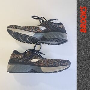 Mens 8.5/womens 10 Brooks Adrenaline $150 cool, speckled athletic shoes